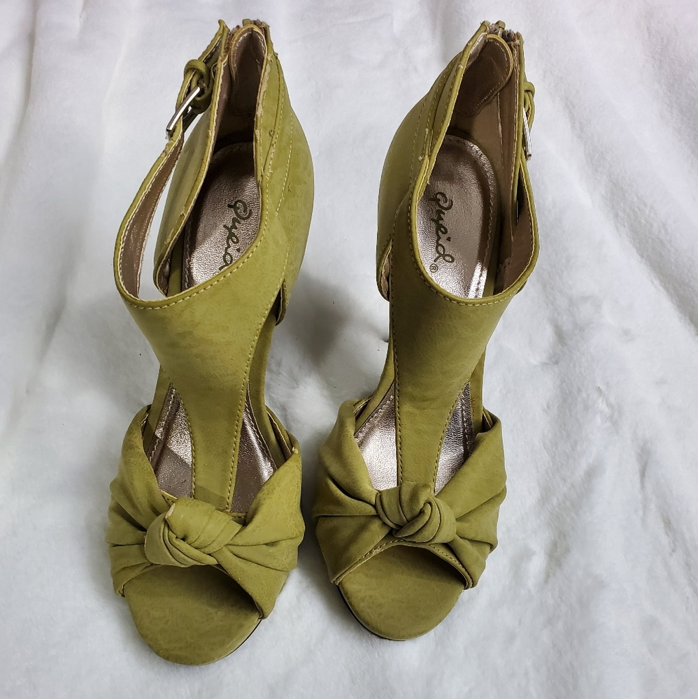 Qupid - Olive Green Heels- NWB